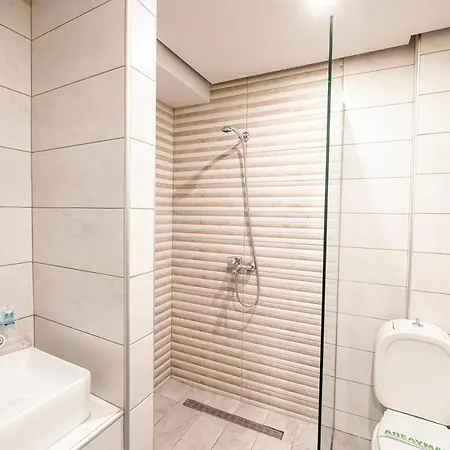 Lingos Hotel 3*
