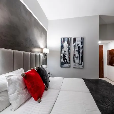 Lingos 3* فلورينا