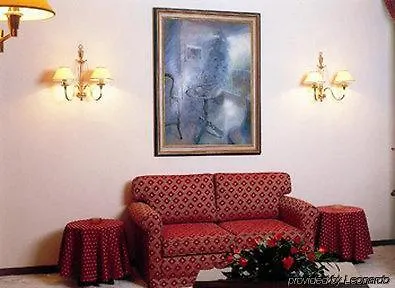 Lingos 3* فلورينا