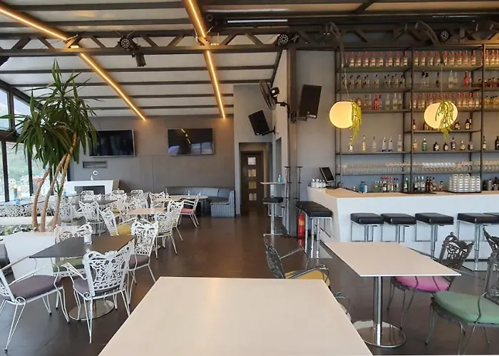Lingos Hotel 3*